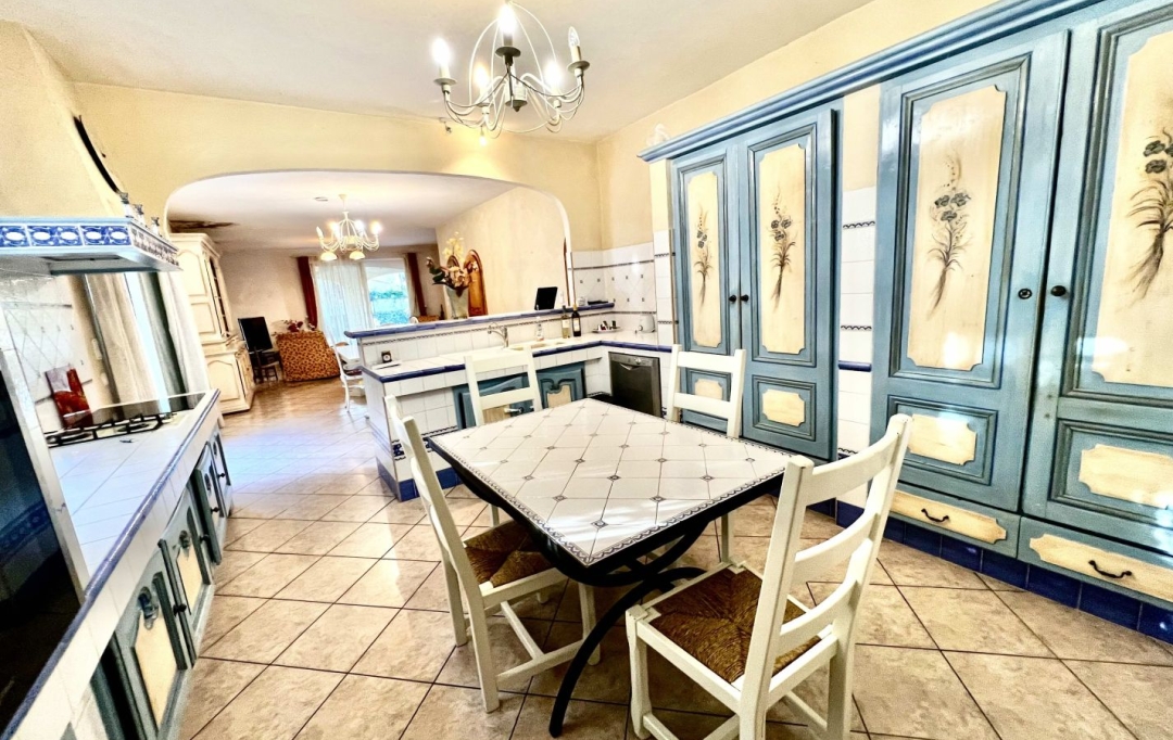 Annonces ARLES : Maison / Villa | ARLES (13200) | 300 m2 | 699 000 &euro; 