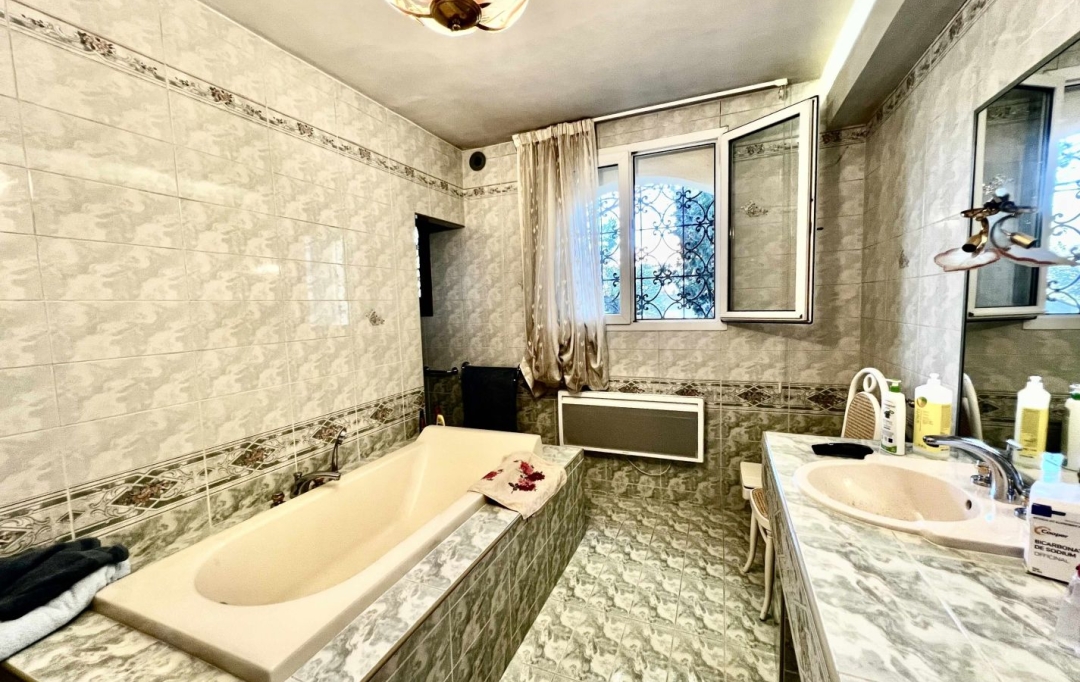 Annonces ARLES : Maison / Villa | ARLES (13200) | 300 m2 | 699 000 &euro; 